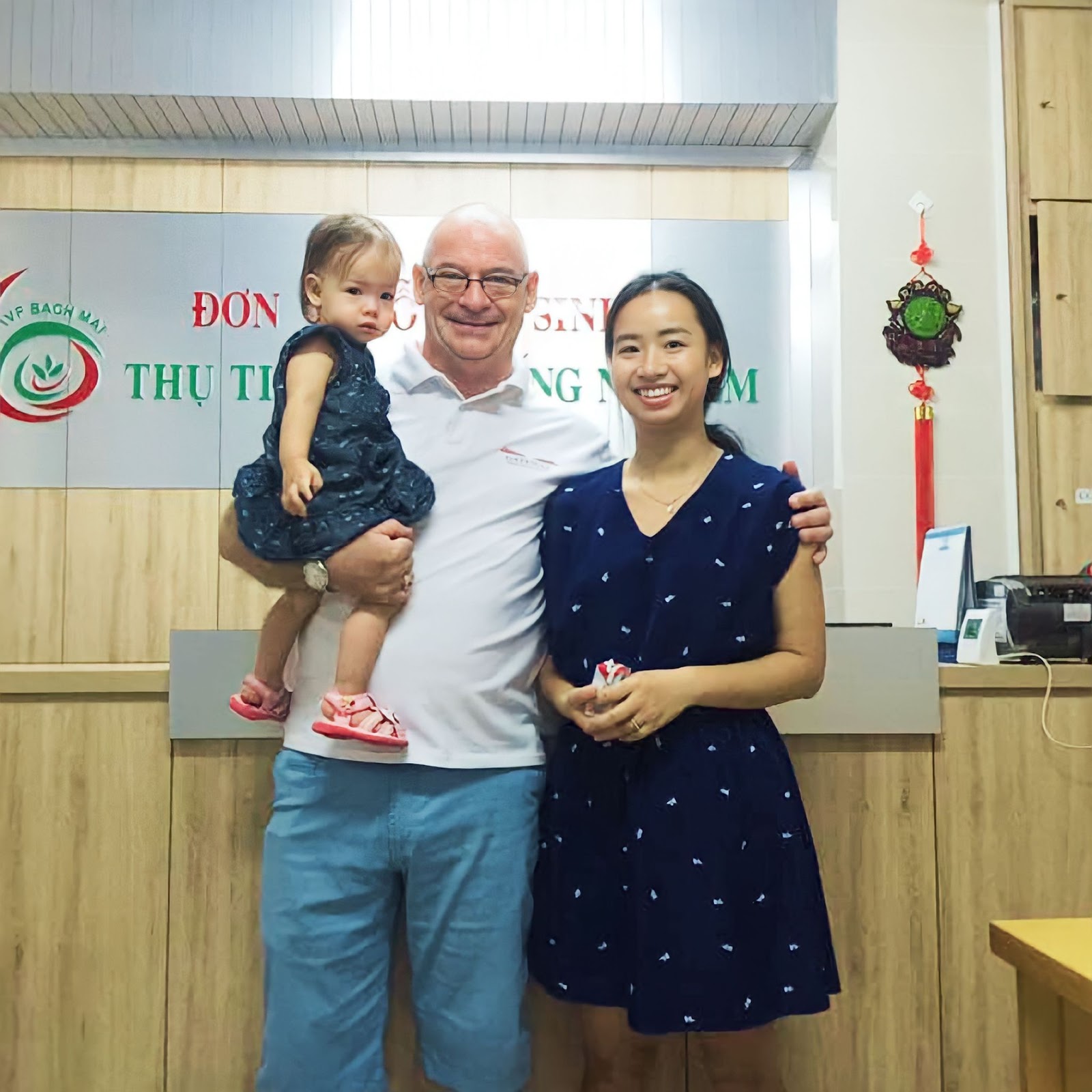 Gia đình ông Charles hạnh phúc đón con đầu lòng sau bao năm mong mỏi