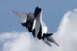 Nga trang bị vũ khí dẫn đường tối tân cho ”bóng ma bầu trời” Su-57 và Su-35