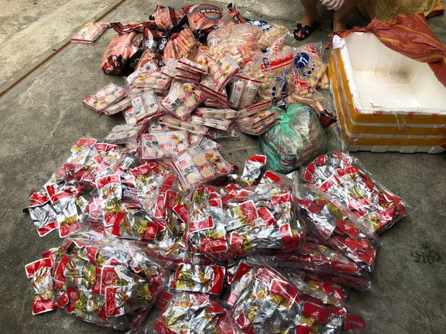 Cận cảnh hàng ngàn sản phẩm bánh kẹo các loại được lực lượng chức năng phát hiện, tạm giữ tại Hà Giang.