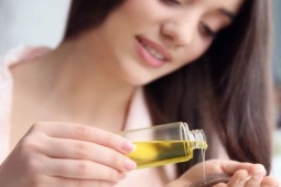 Làm đẹp - Muốn tóc bớt rụng, mọc dày mượt, sau khi gội hãy bôi thứ này