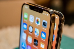 Thời trang Hi-tech - Chọn iPhone 12 hay iPhone XS Max trong tầm giá dưới 9 triệu?