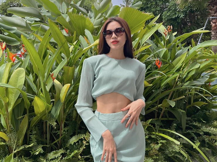 Không chỉ chăm da, cô còn dành thời gian &#34;độ&#34; dáng.&nbsp;
