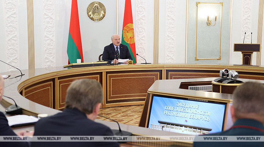 Ông Lukashenko họp với Hội đồng An ninh Belarus (ảnh: Belta)