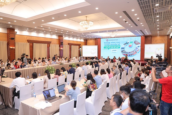 Đông đảo đại biểu tham dự Diễn đàn vào sáng ngày 30/8