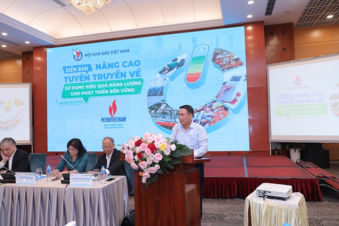 Ông Nguyễn Đức Lợi - Phó Chủ tịch Thường trực Hội Nhà báo Việt Nam phát biểu tại Diễn đàn