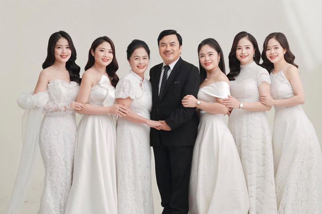 Gia đình có 5 cô công chúa ở Nghệ An thu hút sự quan tâm của dân mạng