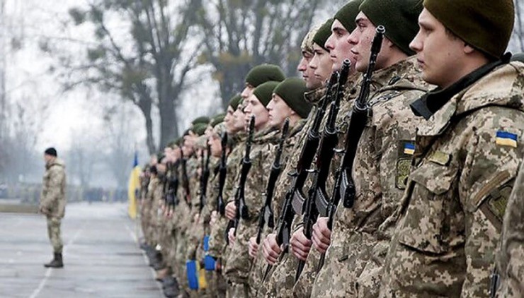 Mọi nam giới ở Ukraine từ 18 tuổi đến 60 tuổi đều có thể bị gọi nhập ngũ.