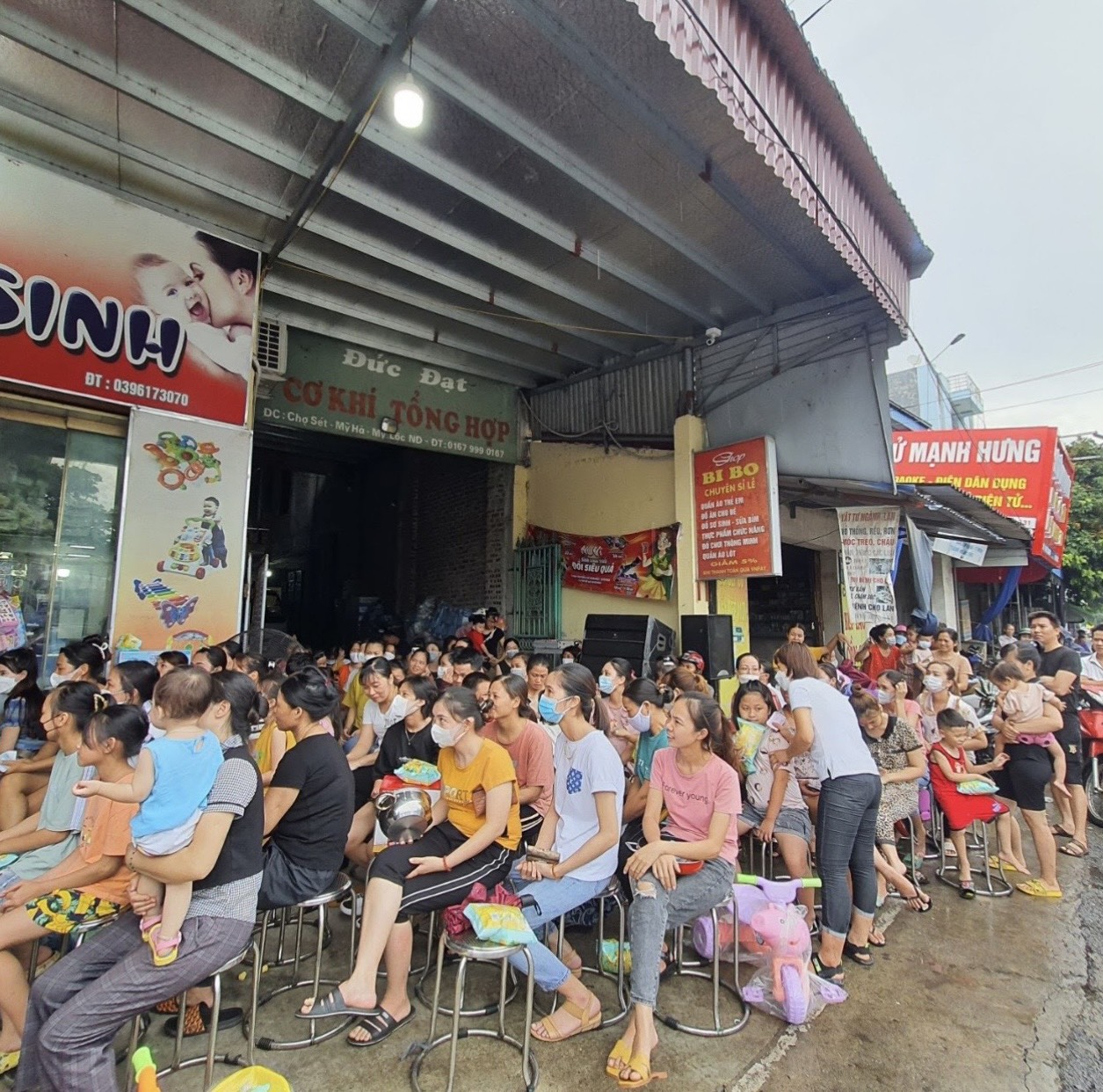 Chương trình tri ân của BiBo Shop với nhiều phần quà hấp dẫn thu hút đông đảo khách hàng tham dự