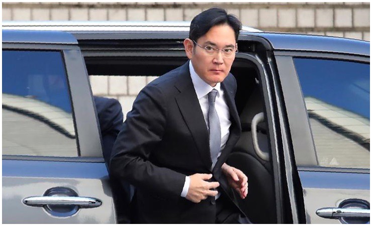 Ông Lee Jae-yong (55 tuổi) là Chủ tịch của đế chế Samsung, thuộc thế hệ thừa kế thứ 3.
