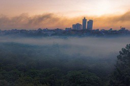 Hiện tượng sương khói mờ ảo lạ kỳ dưới cầu Long Biên