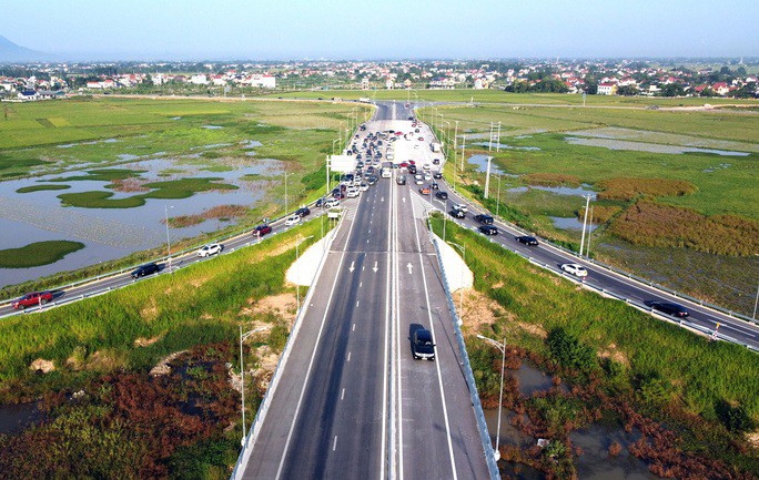 Cao tốc Quốc lộ 45 - Nghi Sơn và Nghi Sơn - Diễn Châu qua 2 tỉnh Thanh Hóa và Nghệ An thông xe sẽ tạo trục cao tốc xuyên suốt từ Pháp Vân (Hà Nội) đến Nghệ An với tổng chiều dài 251 km, từ đó rút ngắn thời gian di chuyển từ 5 giờ đồng hồ xuống còn 3,5 giờ từ Hà Nội tới Nghệ An.