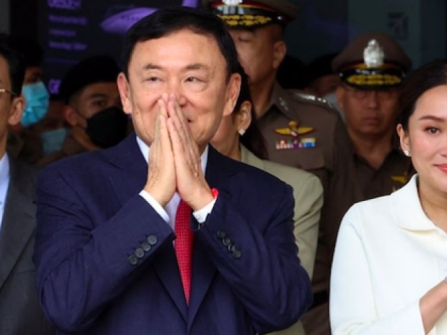 Ông Thaksin nhập viện ngay đêm đầu tiên trở về Thái Lan