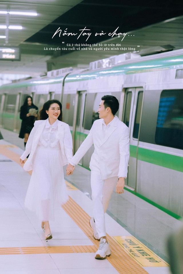 Đừng quên cùng người thương lưu giữ những bức ảnh kỉ niệm gây thương nhớ ở ga Cát Linh - Hà Đông nhé. Đây là nơi chụp hình cực hot của các bạn trẻ trong thời gian gần đây. (Ảnh: Thúy Hà)