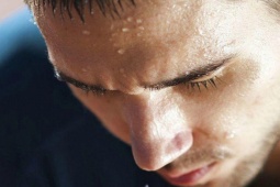 Sức khỏe đời sống - Đổ mồ hôi đêm có thể là dấu hiệu báo trước của bệnh ung thư