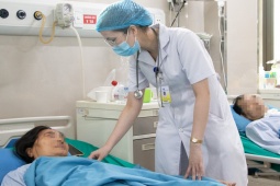 Sức khỏe đời sống - Tự chữa zona ở nhà bằng dầu, người phụ nữ nhập viện cấp cứu