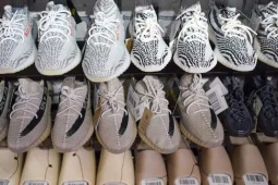 Kinh doanh - Sau lùm xùm về loại giày nổi tiếng, doanh thu của Adidas tăng lên 400 triệu euro