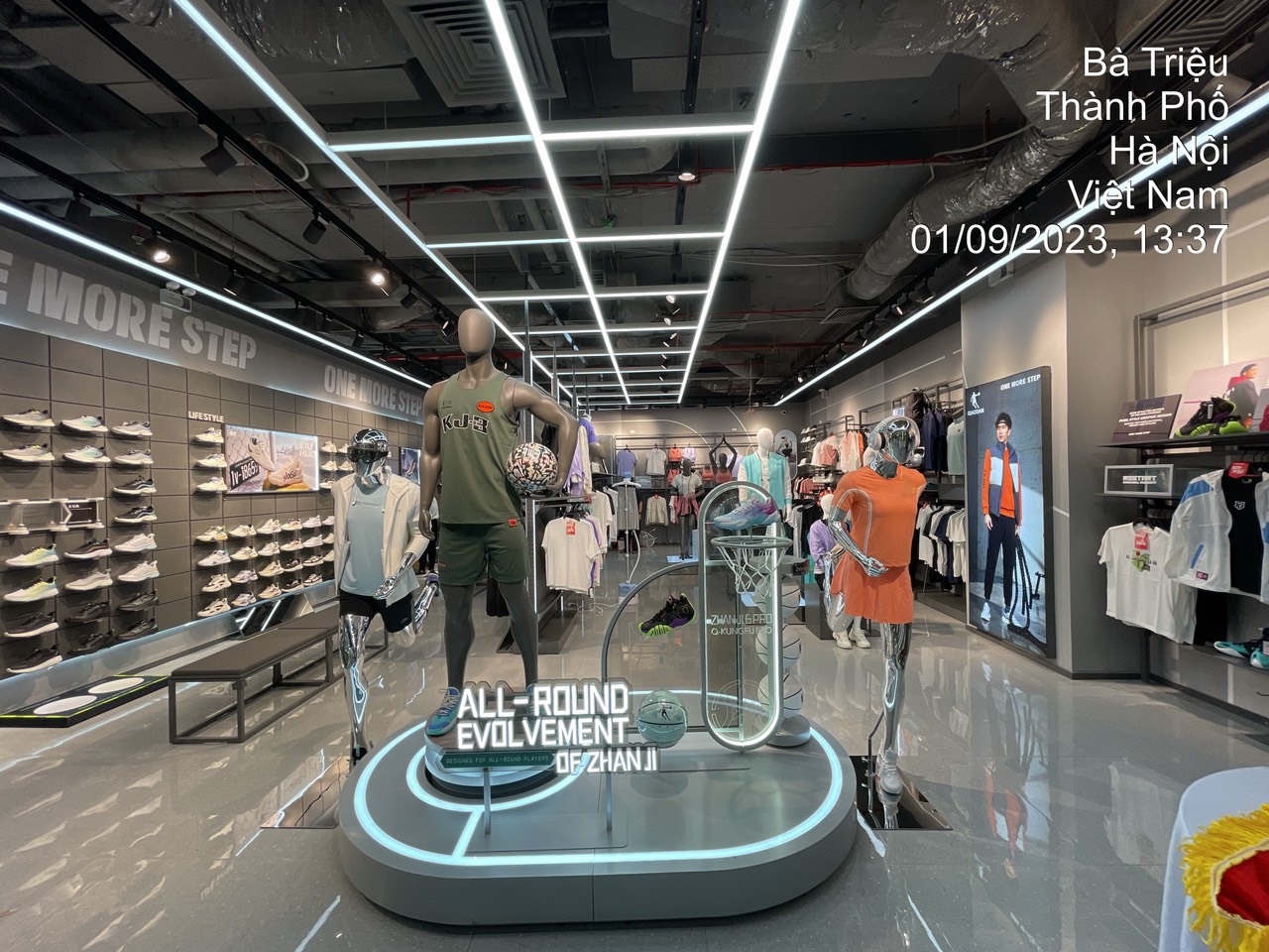 Khai trương hãng thời trang thể thao Qiaodan tại Vincom Bà Triệu - 1