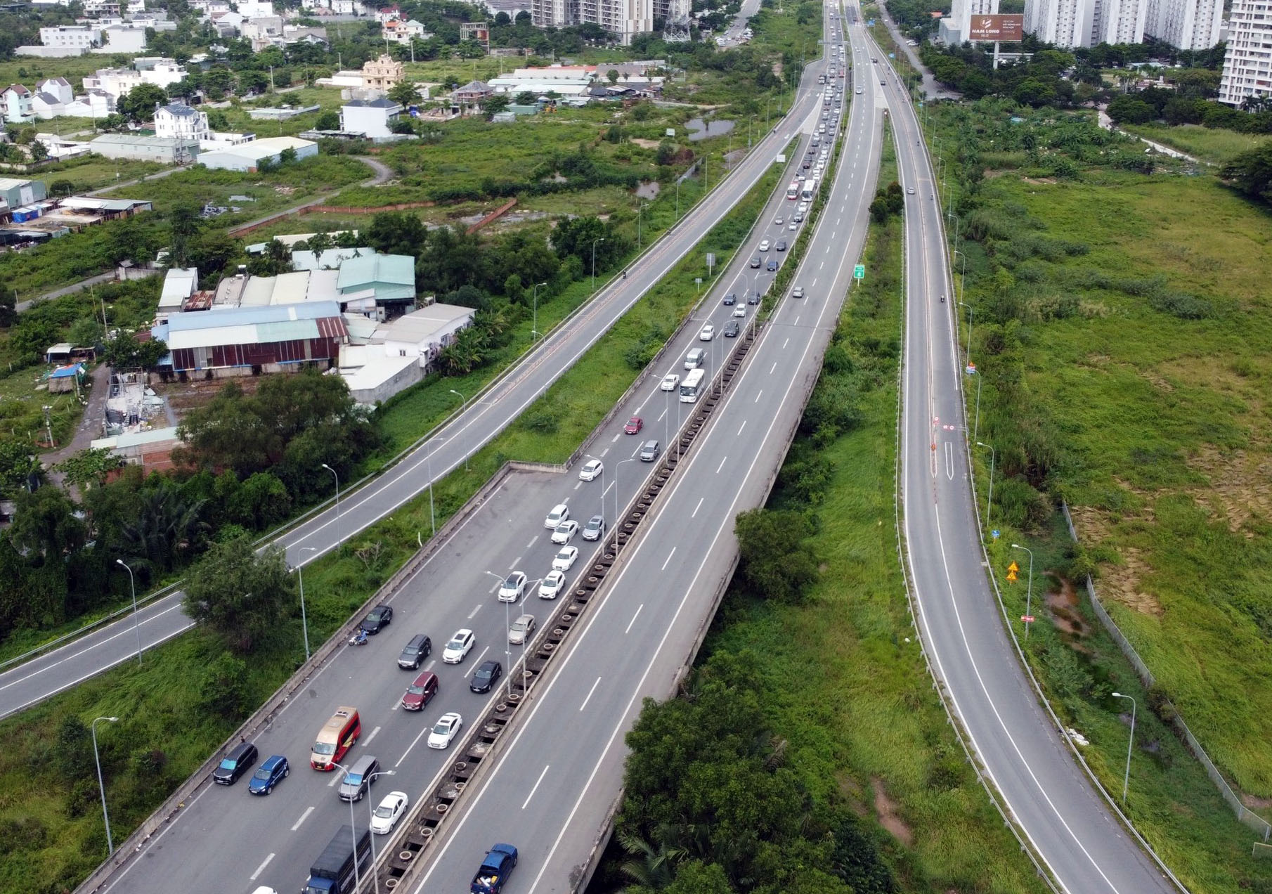 Hướng An Phú (TP Thủ Đức) đi Long Thành (Đồng Nai) hàng nghìn phương tiện xếp hàng trên đường nhích từng chút một