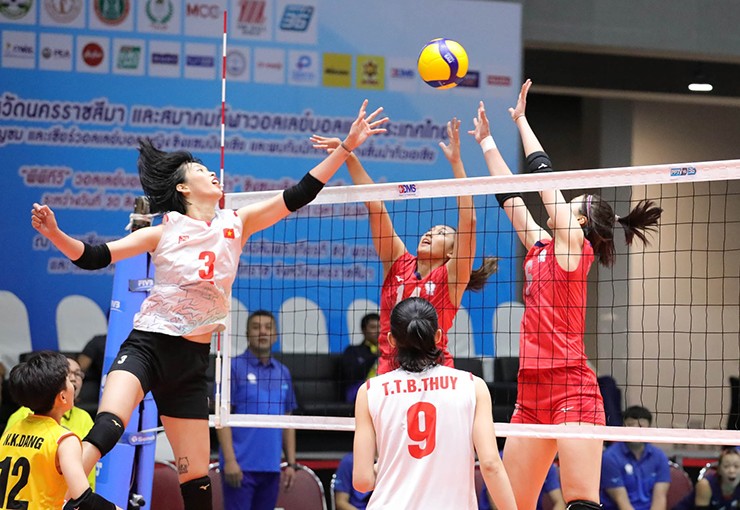 Nửa đầu hiệp 1 diễn ra cực kỳ căng
thẳng khi Đài Loan (Trung Quốc) phòng thủ tốt tạo nên thế trận
giằng co về điểm số.