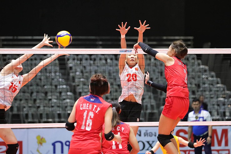 Set 2 tiếp tục diễn ra hấp dẫn khi
tuyển nữ Việt Nam dẫn trước 4-0 nhưng sau đó Đài Loan (Trung Quốc)
đã cân bằng 8-8.