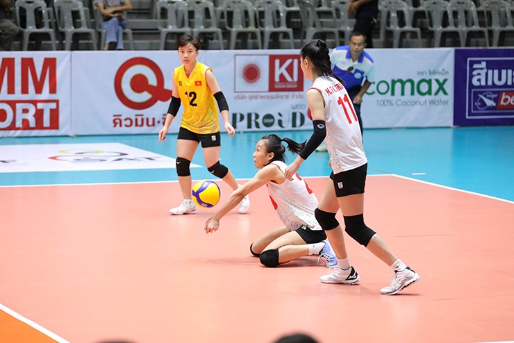 Kèm với những pha hỏng bước 1 khá
nhiều của tuyển nữ Việt Nam, Đài Loan (Trung Quốc) thắng set đấu
này 18-25 để rút ngắn tỉ số còn 1-2.