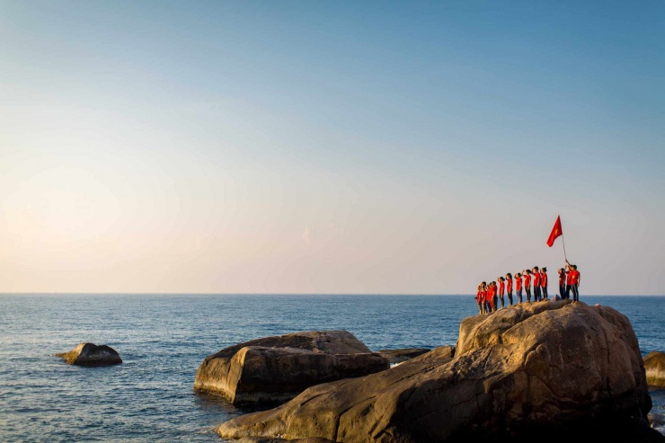 Bình minh ở cực Đông, thuộc địa phận Mũi Đôi, huyện Vạn Ninh, tỉnh Khánh Hòa, nơi đón ánh nắng đầu tiên trên lãnh thổ Việt Nam