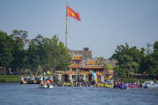 Khu vực đua ở trước Nghinh Lương Đình - Đại nội Huế