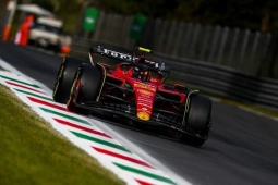 Thể thao - Đua xe F1, Italian GP: Ferrari bay cao với “bộ áo” đặc biệt, Red Bull gặp tai nạn