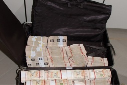 Kinh doanh - Kho tiền đếm không hết và kho ô tô sang của nhóm rửa tiền quy mô "khủng"