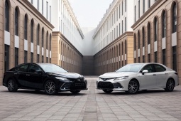 Giá xe Toyota Camry niêm yết và lăn bánh tháng 9/2023