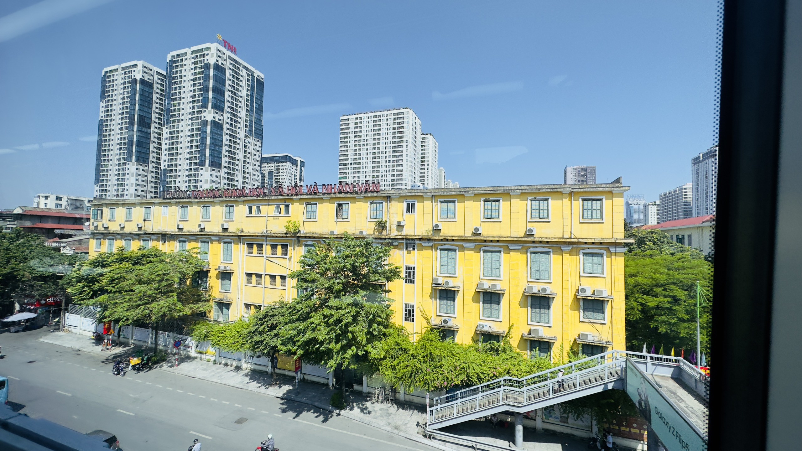 Cả 2 trường đại học Tự Nhiên và trường đại học Khoa học xã hội và Nhân văn đều có bề dày lịch sử với tiền thân là trường đại học Tổng hợp được thành lập từ năm 1956.