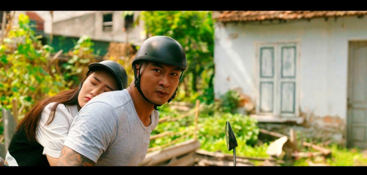 Thêm một nhân vật ở phim "Làng trong phố" khiến khán giả muốn tắt tivi - 3