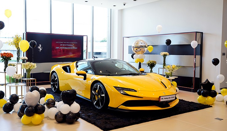 &#34;Vợ nhà người ta&#34; mua Ferrari SF90 Stradale hơn 40 tỷ đồng tặng sinh nhật chồng - 2