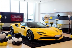 Tin tức ô tô - "Vợ nhà người ta" mua Ferrari SF90 Stradale hơn 40 tỷ đồng tặng sinh nhật chồng