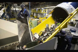 Kinh doanh - Tìm "kho báu" giữa bãi phế liệu, các công ty thu về nguồn lợi khủng