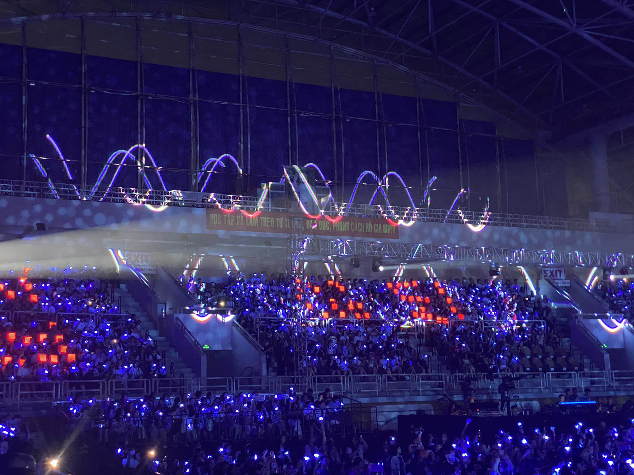 Sự cố bất ngờ khiến concert của 2 sao Hàn tại SVĐ Phú Thọ (TP.HCM) phải tạm dừng - 6