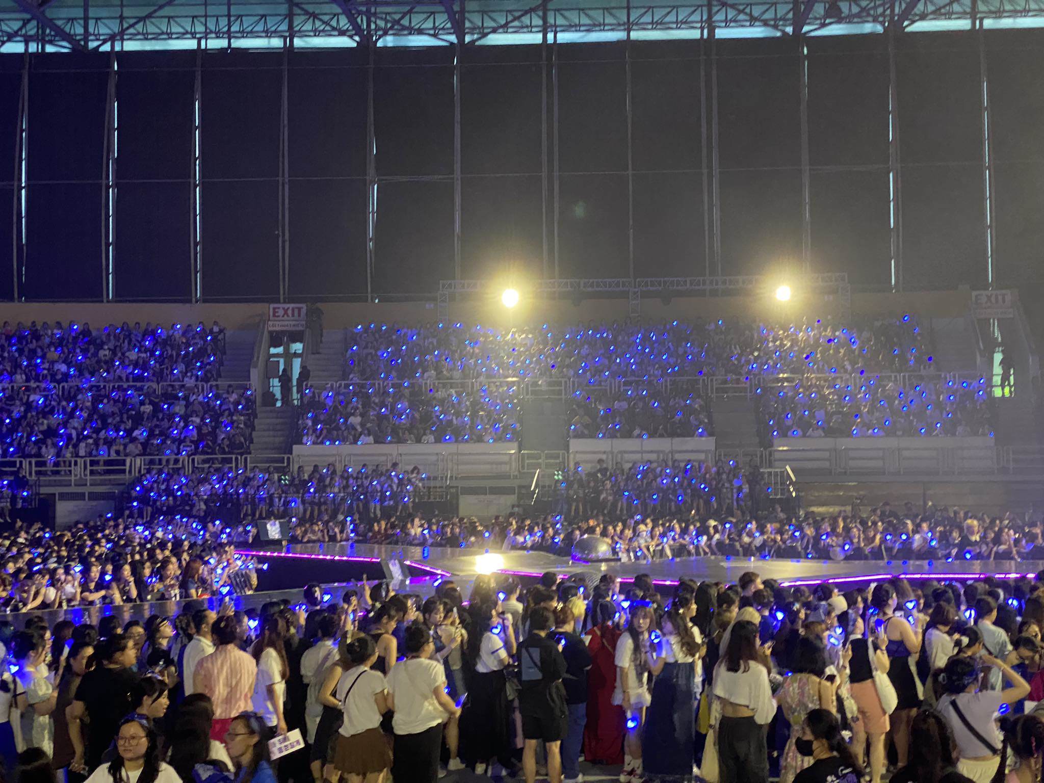 Sự cố bất ngờ khiến concert của 2 sao Hàn tại SVĐ Phú Thọ (TP.HCM) phải tạm dừng - 7