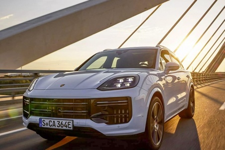 Mẫu xe SUV Porsche Cayenne E-hybrid đầu tiên lộ diện