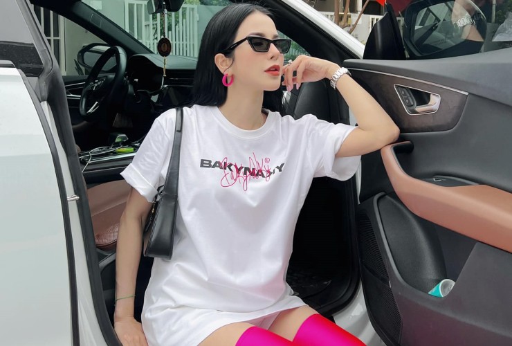 Cô cũng chăm chỉ làm việc để lo cho con cuộc sống tốt nhất.
