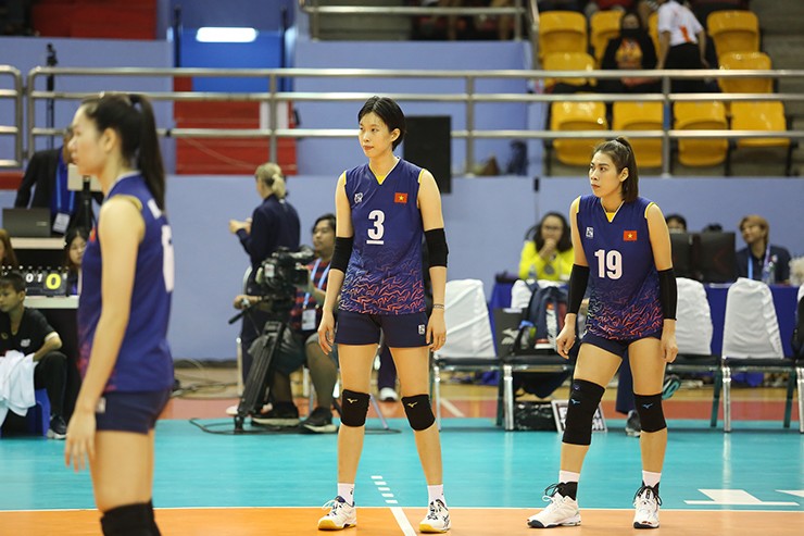 Với việc Thái Lan đã đánh bại Hàn Quốc với tỉ số 3-0 trước đó ít giờ, tuyển bóng chuyền nữ Việt Nam chỉ cần giành chiến thắng trước Australia ở lượt trận mở màn bảng E giai đoạn 2 giải vô địch châu Á 2023 diễn ra vào chiều tối ngày 3/9 là chắc suất có mặt ở bán kết.