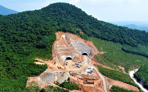 Hầm chui đèo Bụt nối 2 tỉnh Hà Tĩnh và Quảng Bình trên cao tốc Bắc - Nam.