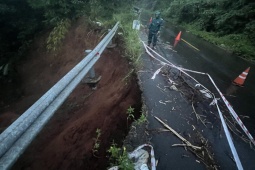 Tin tức trong ngày - Đường huyết mạch Bình Phước - Lâm Đồng bị "ngoạm", cống trôi xuống vực