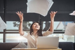 Bạn trẻ - Cuộc sống - Giới trẻ Trung Quốc tổ chức tiệc mừng sau khi được "giải thoát" khỏi công việc