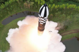 Thế giới - Những tương đồng giữa ICBM Hwasong-18 Triều Tiên và Topol-M Nga