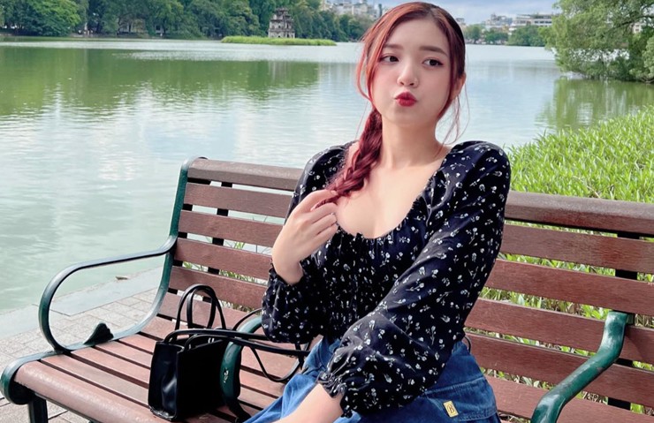 Cô cũng cắt bớt tinh bột trong khẩu phần ăn, hạn chế&nbsp;ăn nhiều dầu mỡ và đường.
