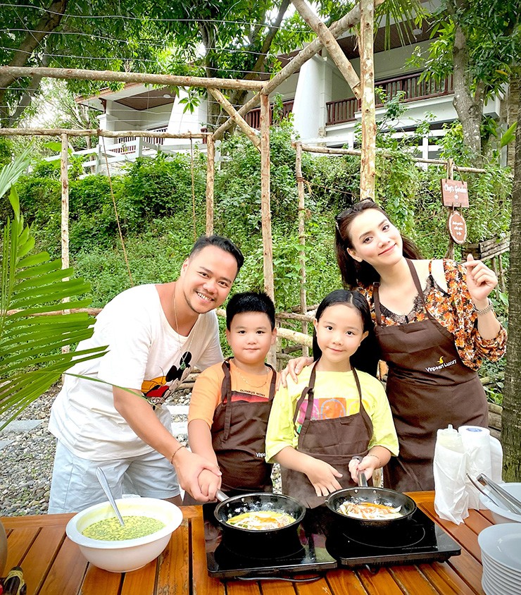 Trang Nhung khoe nhan sắc quyến rũ trong kỳ nghỉ lễ cùng gia đình - 9