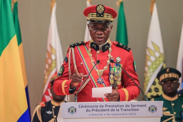 Ông Nguema tại lễ nhậm chức "Tổng thống chuyển tiếp". Ảnh: GettyImages