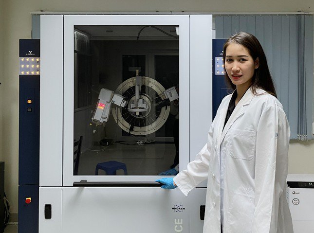 TS. Trần Diệu Linh tại phòng nghiên cứu