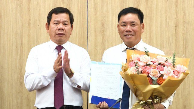 Ông Nguyễn Văn Trọng nhận quyết định bổ nhiệm chức vụ Giám đốc Sở KH&amp;ĐT tỉnh Quảng Ngãi