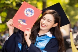 Thời trang - Đỗ Thị Hà "gây sốt" vì hình ảnh xinh đẹp trong ngày tốt nghiệp Đại học